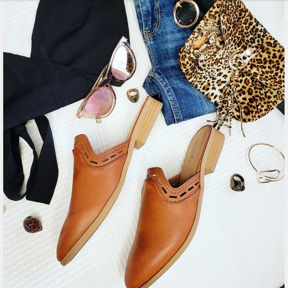 🆕️//The Cassidy// vegan leather mule flat tan - Picture 3 of 3